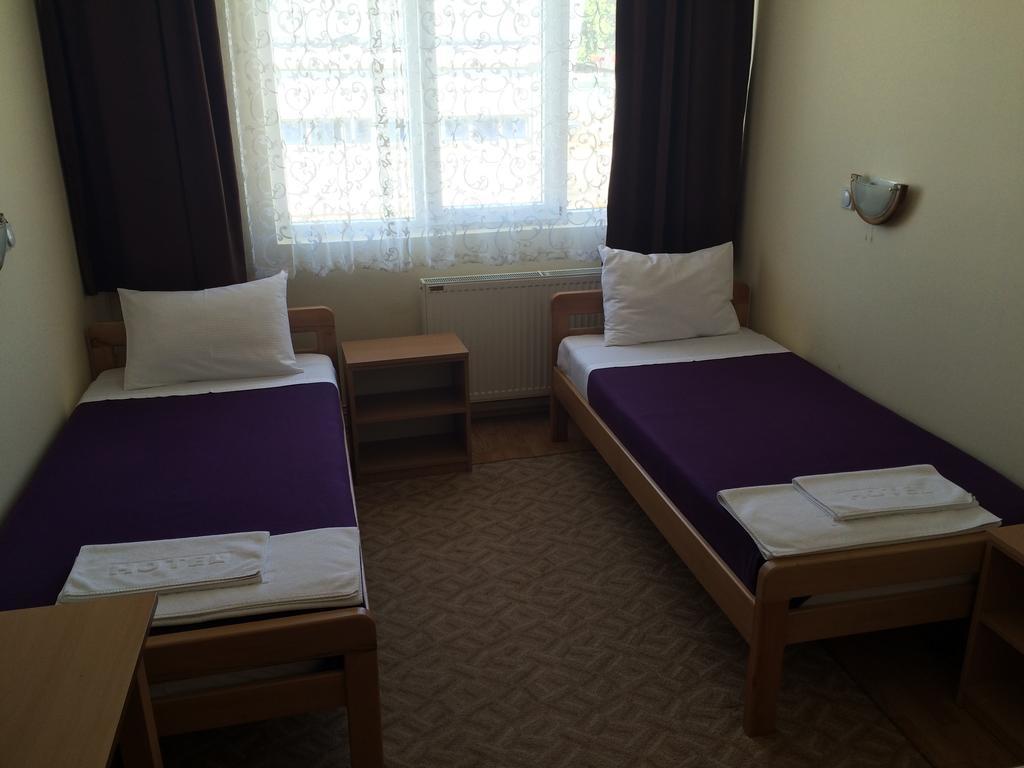 Garni Hotel Alma Pirot Pokoj fotografie